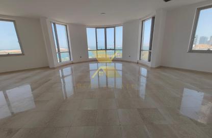 Apartment - 4 Bedrooms - 5 Bathrooms for rent in Al Nahda Tower - Corniche Road - Abu Dhabi