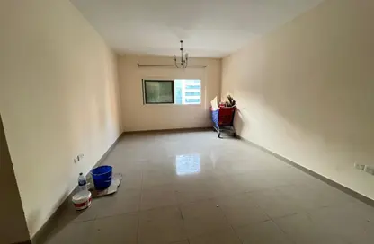 شقة - 2 غرف نوم - 2 حمامات للايجار في شارع التعاون الجديد - التعاون - الشارقة