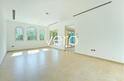 Villa - 3 Bedrooms - 4 Bathrooms for rent in District 8 - Jumeirah Park - Dubai
