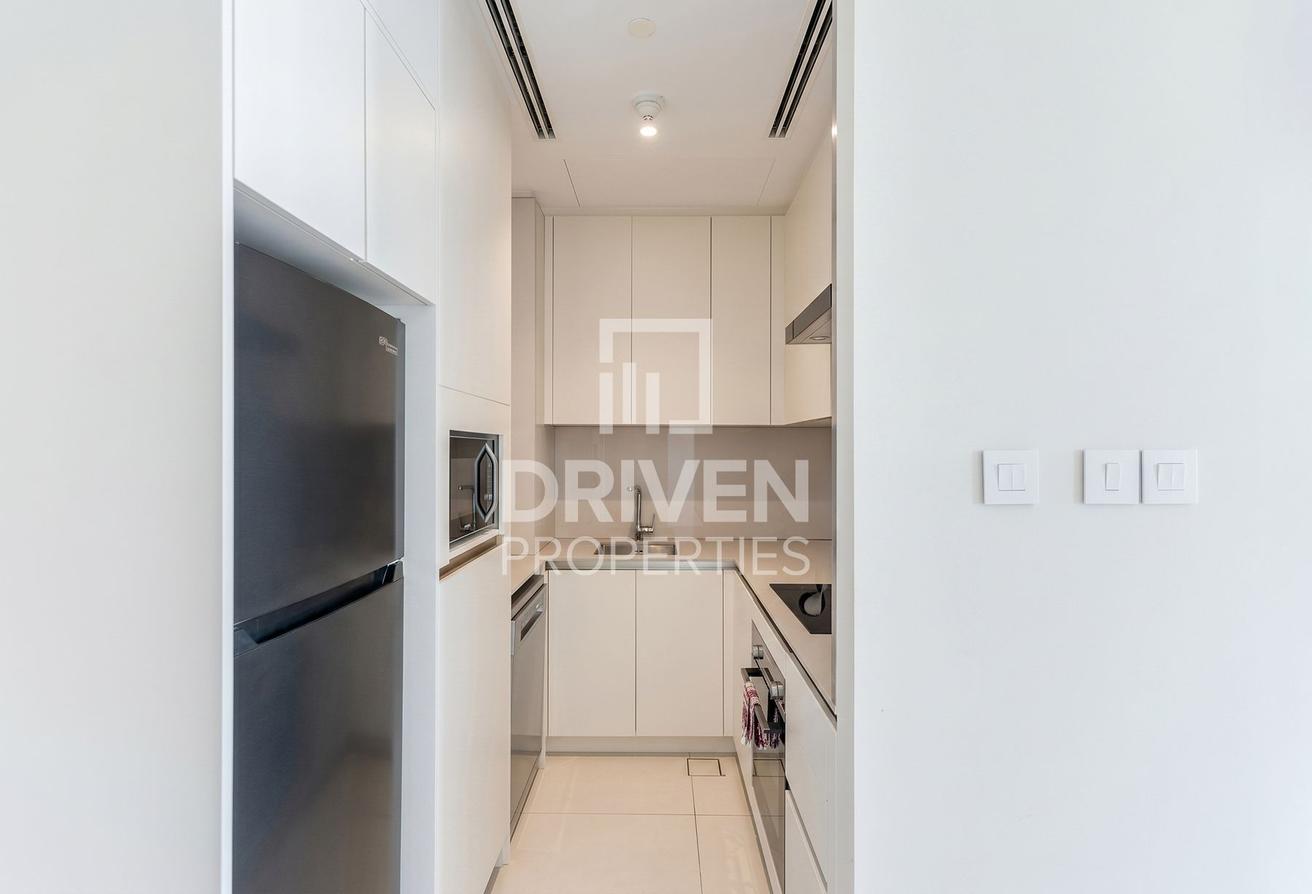 Elegant Layout | Furnished | Great Location photo 9