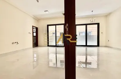 شقة - غرفة نوم - 2 حمامات للايجار في الزاهية - تجارية مويلح - الشارقة