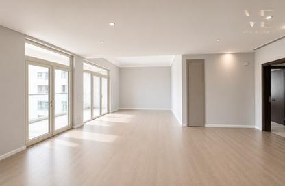 Apartment - 3 Bedrooms - 4 Bathrooms for rent in Al Tamr - Shoreline Apartments - Palm Jumeirah - Dubai