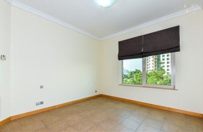 Apartment - 3 Bedrooms - 4 Bathrooms for rent in Al Tamr - Shoreline Apartments - Palm Jumeirah - Dubai