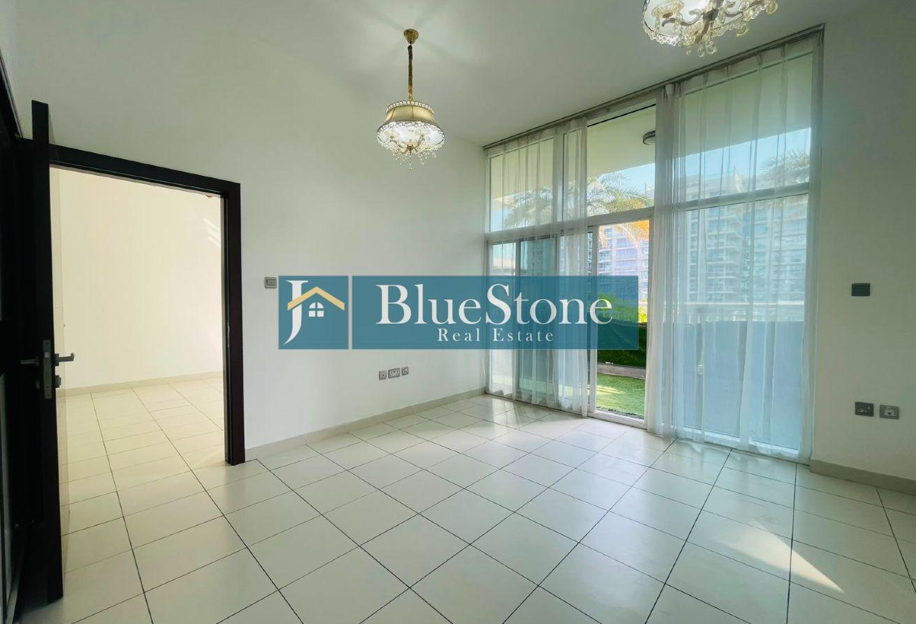 Huge balcony and Podium view | Vacant photo 9