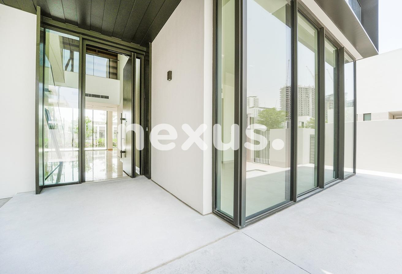 BRAND NEW VILLA | LANDSCAPED| MULTIPLE UNITS photo 9