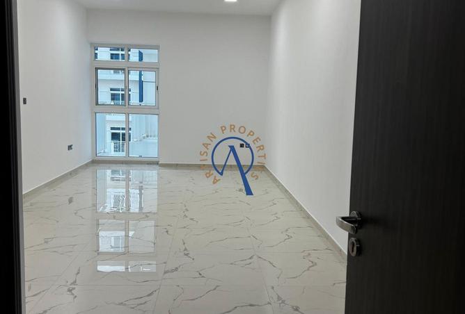 بدون عمولة | جاهز للسكن | مطبخ مغلق