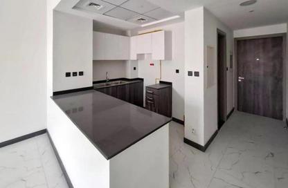 Apartment - 2 Bedrooms - 2 Bathrooms for rent in Rukan Tower A - Rukan Tower - Rukan - Dubai
