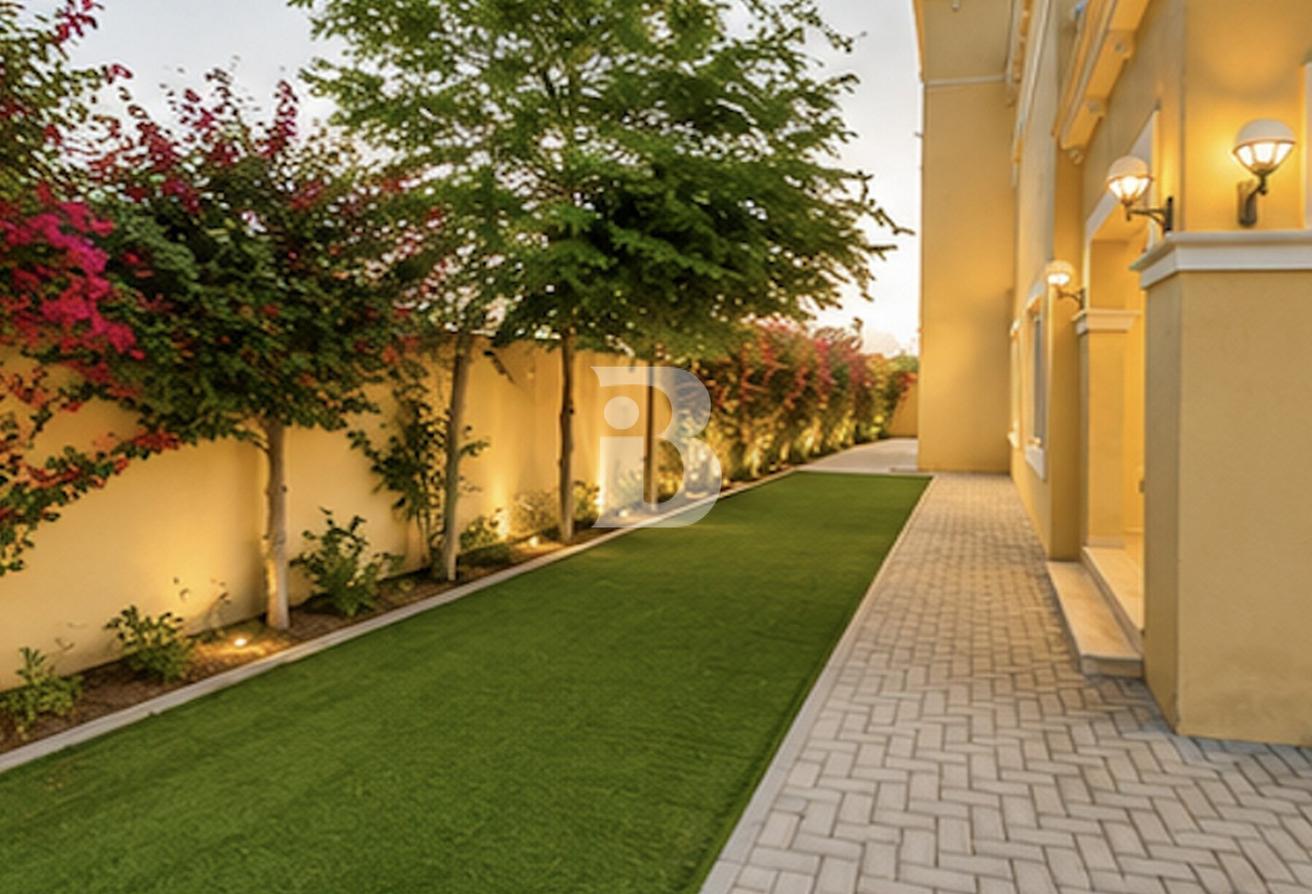 4BR Legacy Nova Villa | Landscaped | Back to Back photo 10