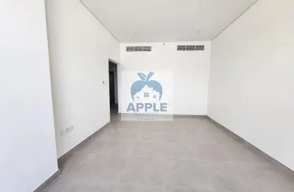 شقة - غرفة نوم - 2 حمامات للايجار في الزاهية 2 - الزاهية - تجارية مويلح - الشارقة