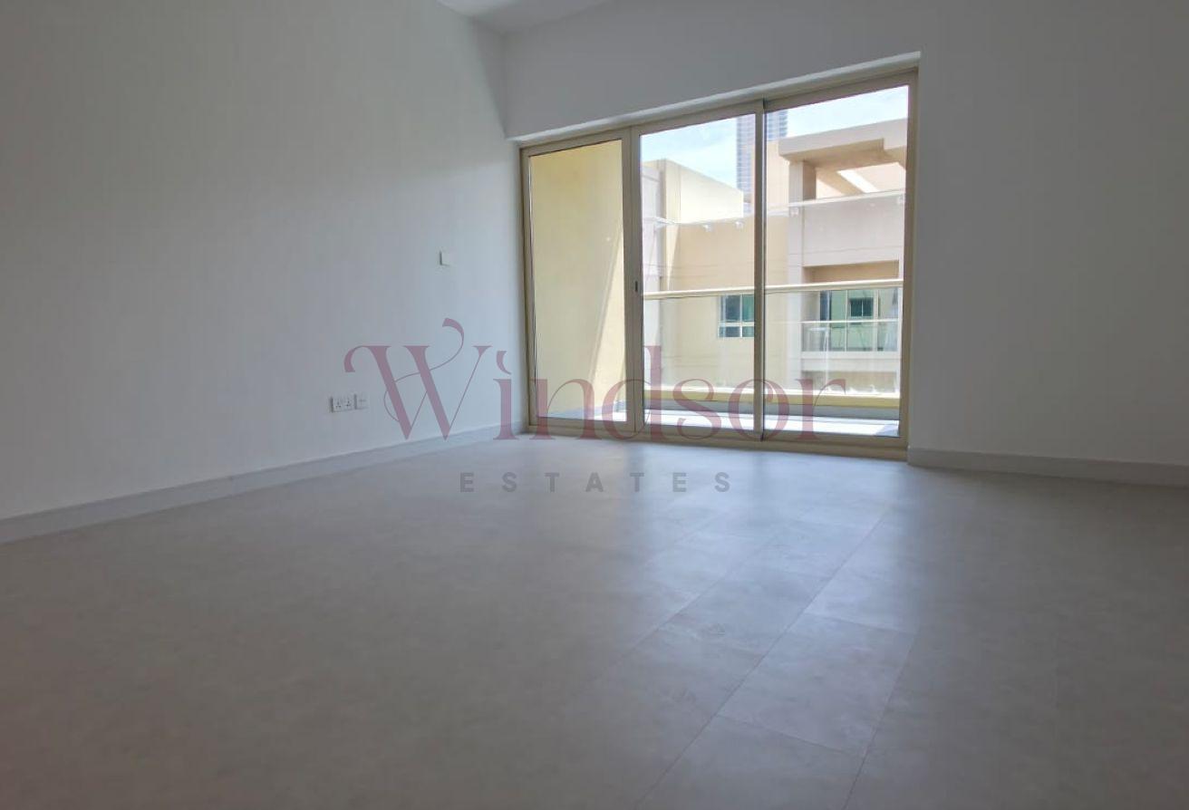 Vacant | Huge Balcony | 12 Cheques photo 7