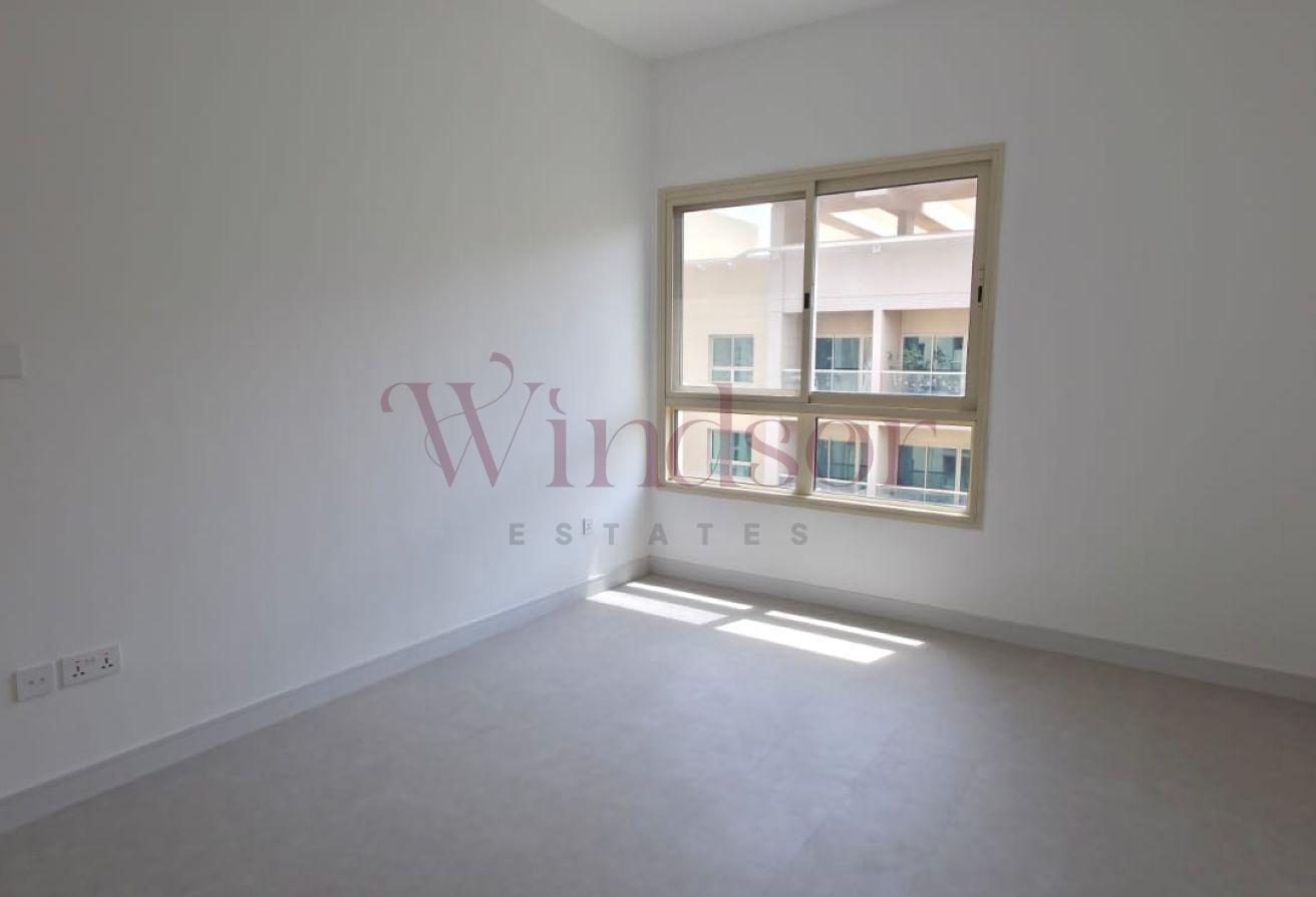 Vacant | Huge Balcony | 12 Cheques photo 9