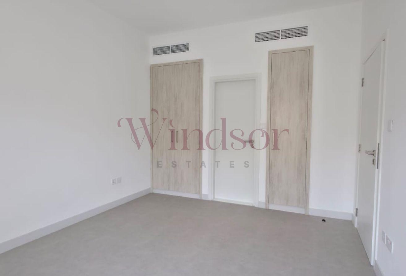 Vacant | Huge Balcony | 12 Cheques photo 11
