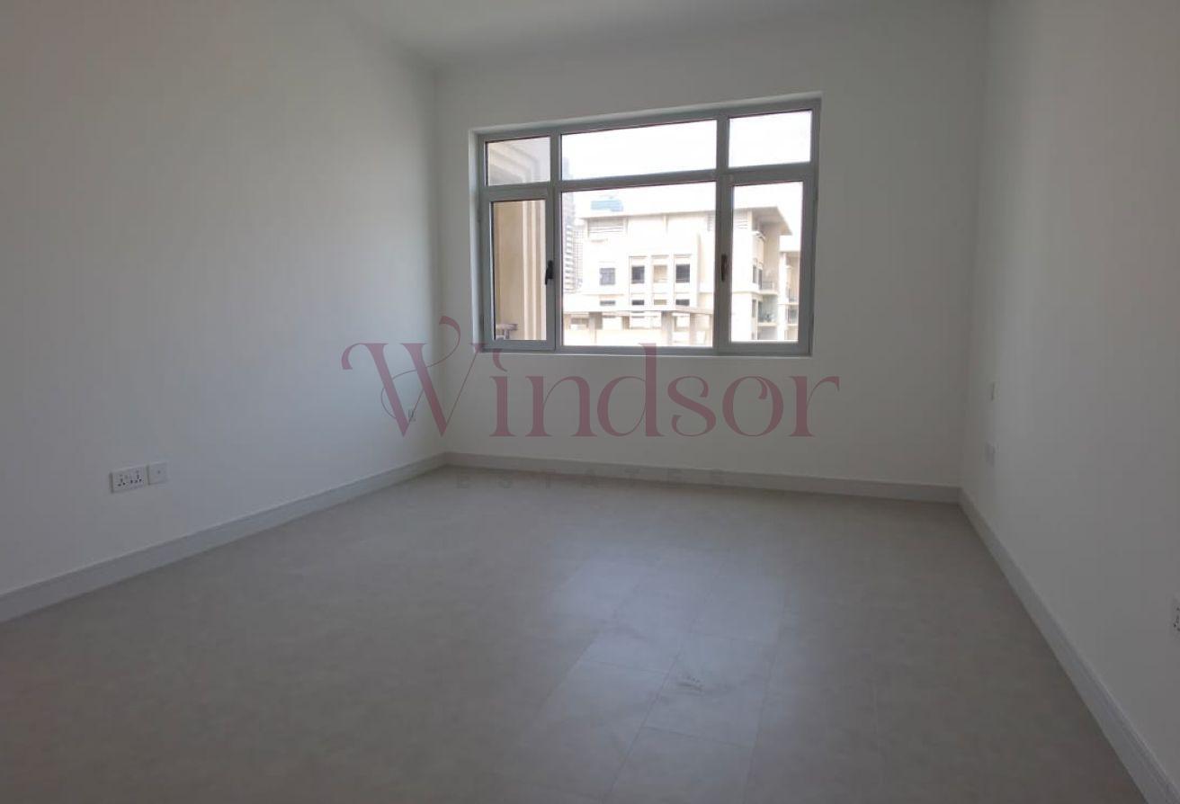 Vacant | Huge Balcony | 12 Cheques photo 10