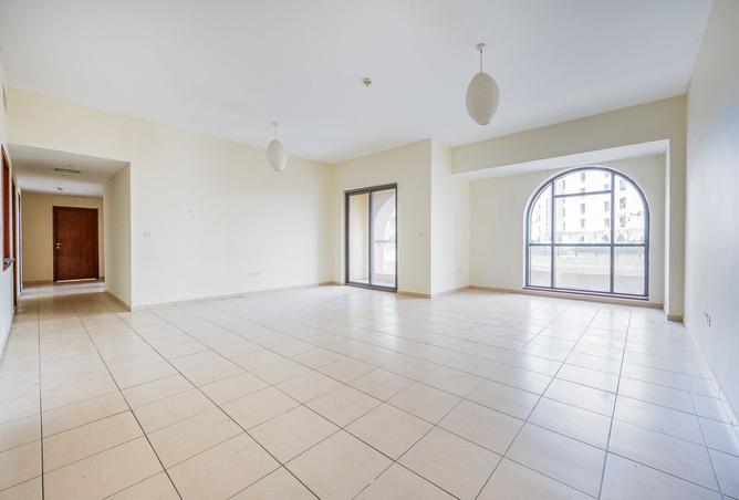 Vacant | 3br Maids | Community View