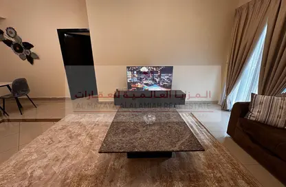 شقة - غرفة نوم - 2 حمامات للإيجار في برج منازل 5 - شارع التعاون - التعاون - الشارقة