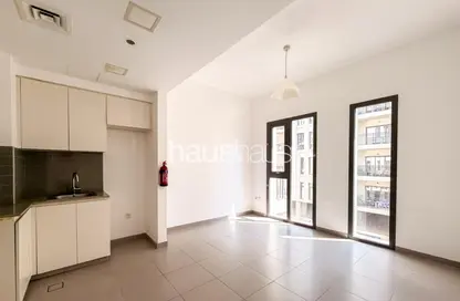Apartment - 1 Bathroom for rent in Hayat Boulevard 2B - Hayat Boulevard 2 - Hayat Boulevard - Town Square - Dubai