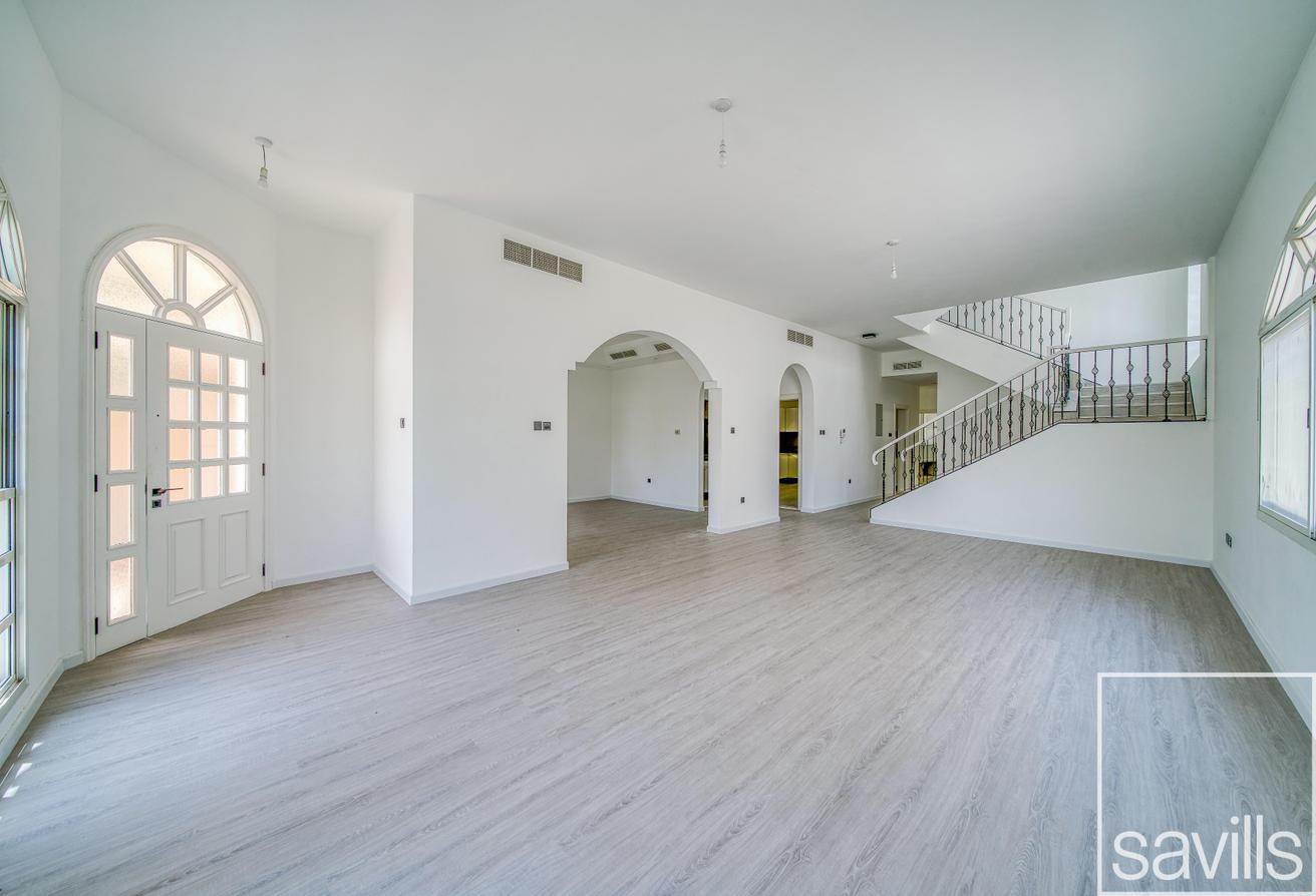 Spacious Garden | Vacant Now | Upgraded Interiors photo 2