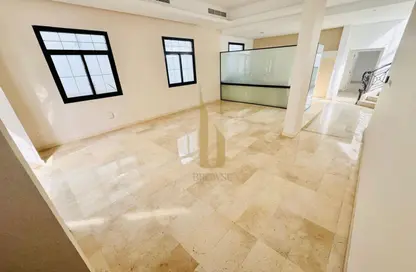 Villa - 5 Bedrooms - 5 Bathrooms for rent in Jumeirah 1 Villas - Jumeirah 1 - Jumeirah - Dubai