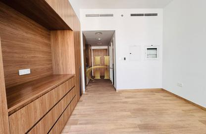 Apartment - Studio - 1 for rent in Hamilton House - District 14 - Jumeirah Village Circle - Dubai Apartment - Studio - 1 for rent in Hamilton House - District 14 - Jumeirah Village Circle - Dubai