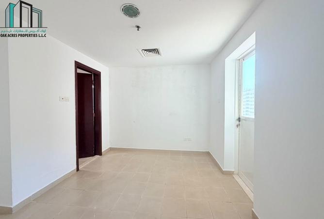 2-bed apartment in Al Jabri Tower B — photo 2