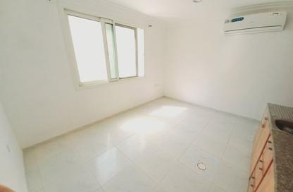 Apartment - Studio - 1 Bathroom for rent in Fire Station Road - Muwaileh - Sharjah Apartment - Studio - 1 Bathroom for rent in Fire Station Road - Muwaileh - Sharjah