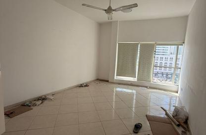 Apartment - 3 Bedrooms - 4 Bathrooms for rent in Al Anwar Tower - Al Khan Lagoon - Al Khan - Sharjah