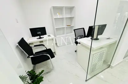 مكتب - غرفة نوم - 1 حمام للايجار في ريم ريزدنسي - الكرامة - دبي