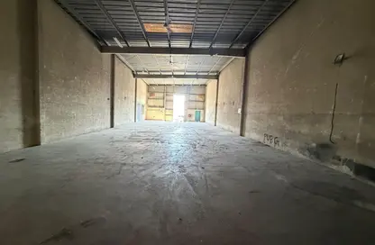 مستودع - استوديو - 4 حمامات للايجار في المنطقة الصناعية رقم 2 - المنطقة الصناعية بالشارقة - الشارقة