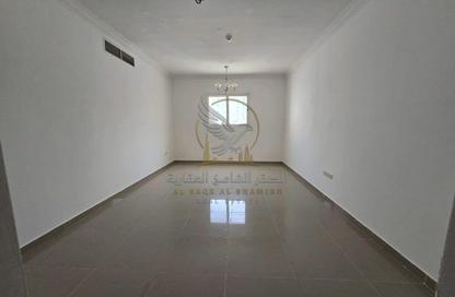 Apartment - 2 - 3 for rent in Al Qulaya'ah - Al Sharq - Sharjah Apartment - 2 - 3 for rent in Al Qulaya'ah - Al Sharq - Sharjah