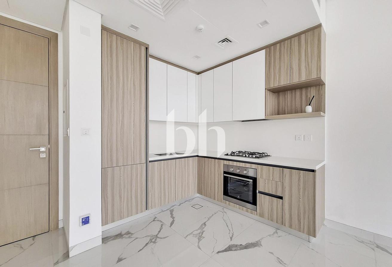 Modern | Private Balcony | Unfurnished photo 21