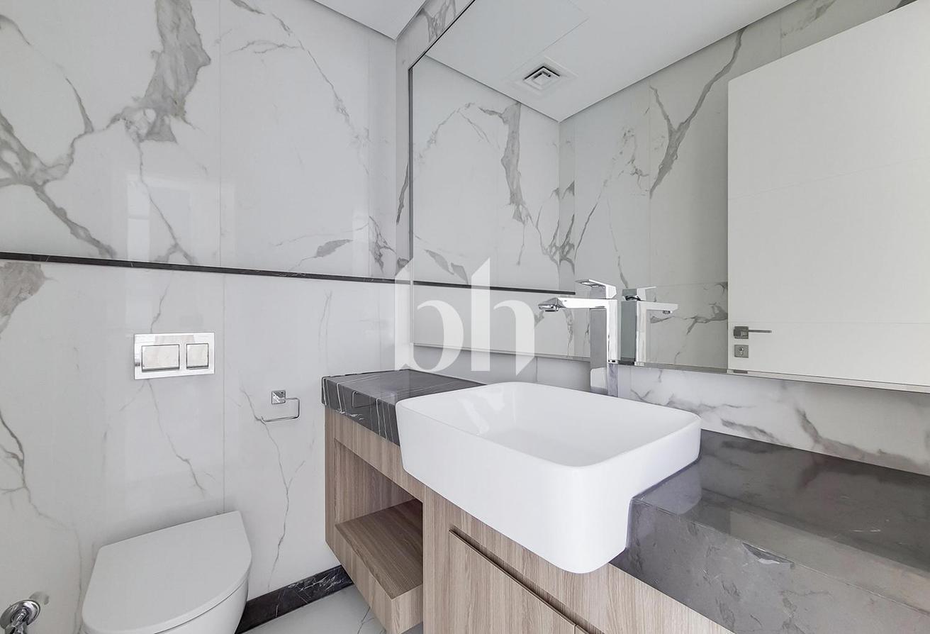 Modern | Private Balcony | Unfurnished photo 14