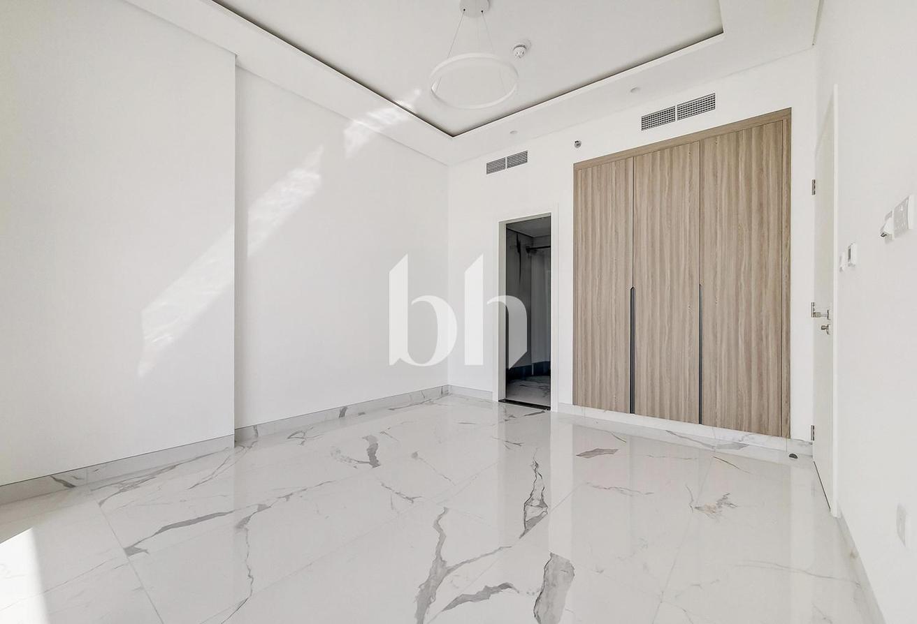 Modern | Private Balcony | Unfurnished photo 19