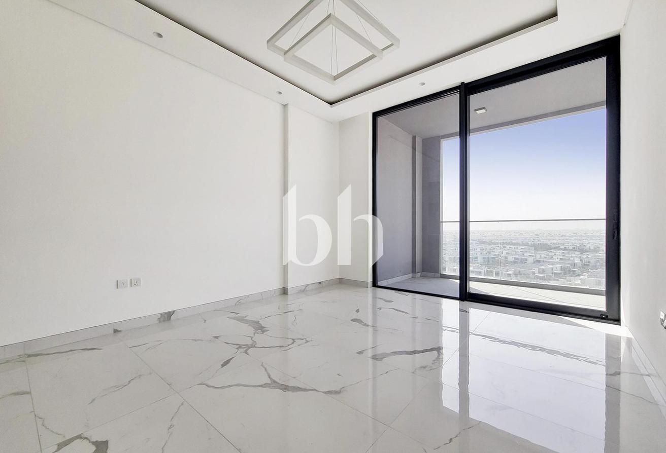 Modern | Private Balcony | Unfurnished photo 16