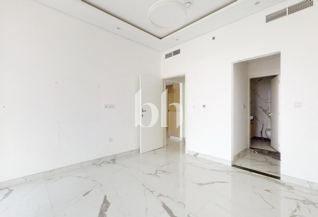 Modern | Private Balcony | Unfurnished photo 6