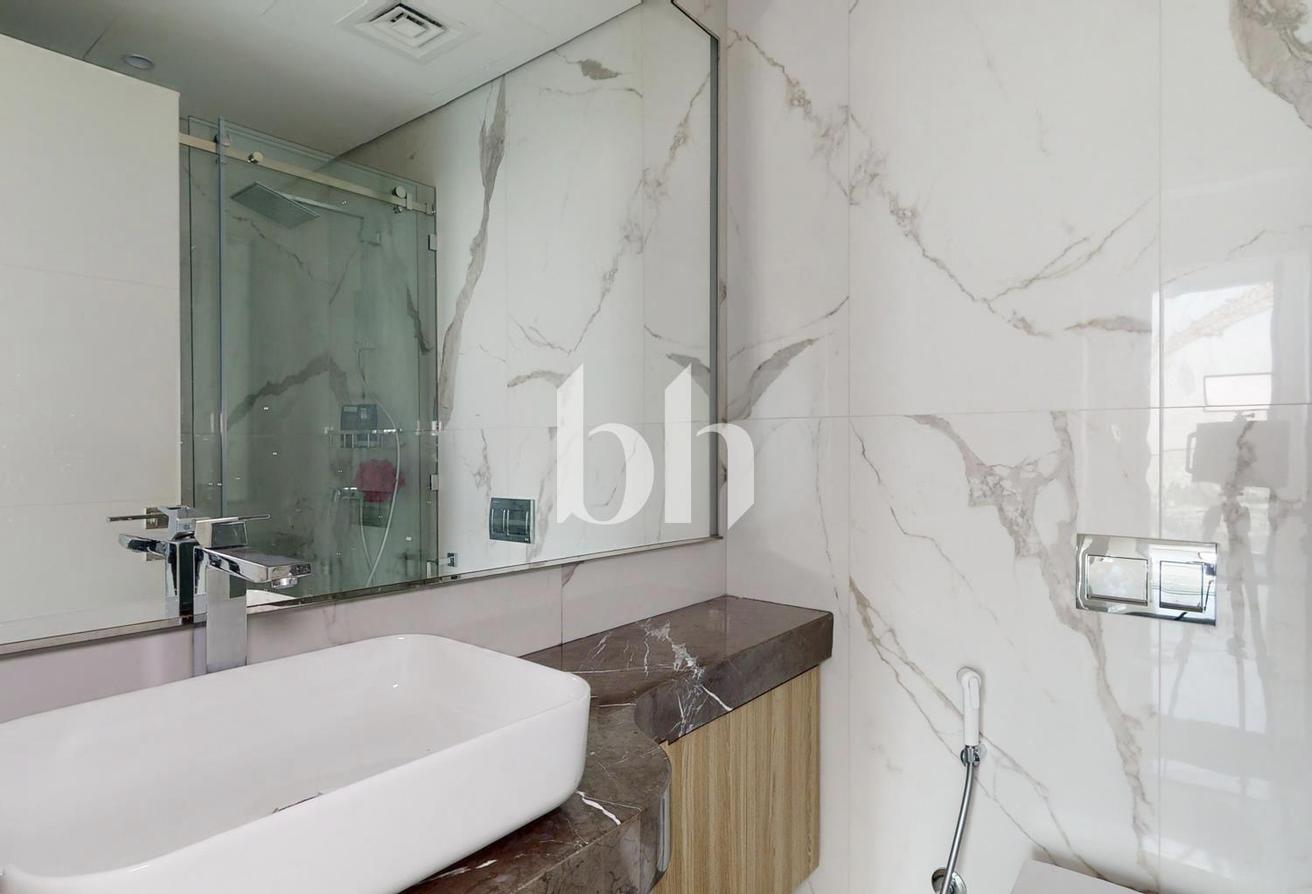 Modern | Private Balcony | Unfurnished photo 7