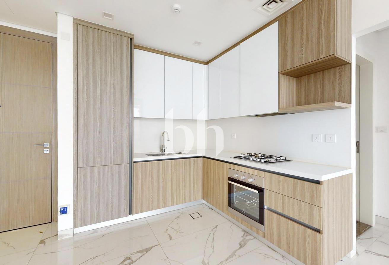 Modern | Private Balcony | Unfurnished photo 18
