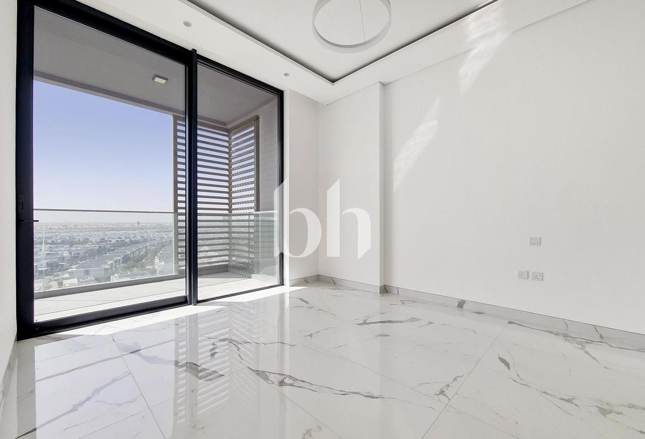 Modern | Private Balcony | Unfurnished photo 5