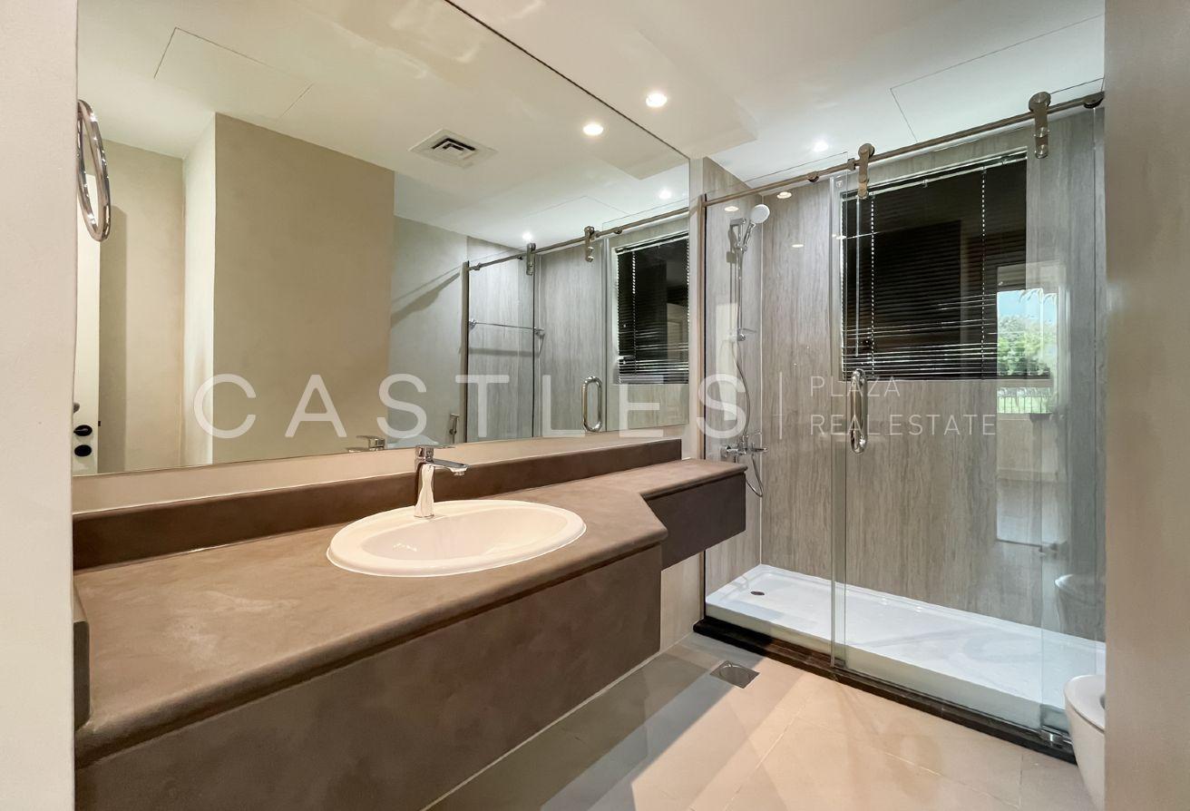 Lake View Villa | Partially Upgraded | For Rent photo 17