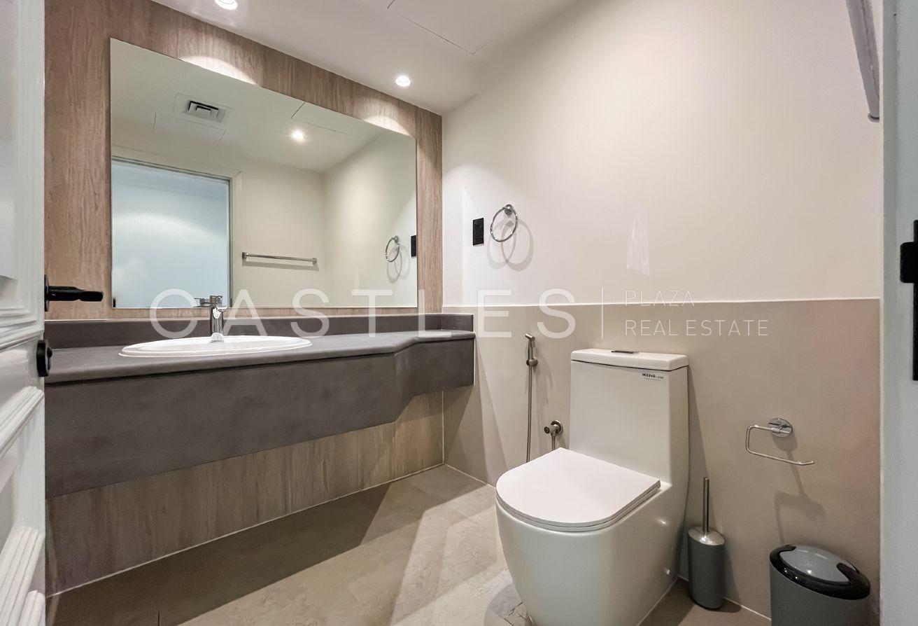 Lake View Villa | Partially Upgraded | For Rent photo 26