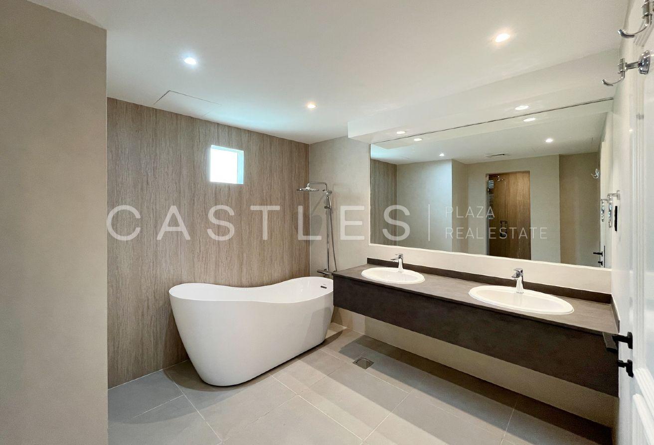 Lake View Villa | Partially Upgraded | For Rent photo 25