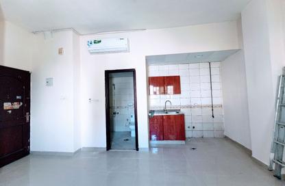 Apartment - Studio - 1 for rent in Fire Station Road - Muwaileh - Sharjah