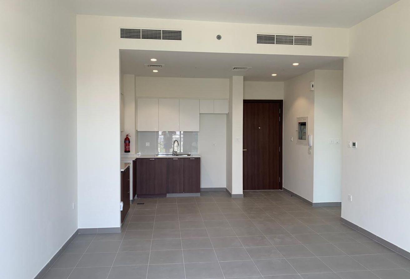 Chiller Free | 1 BHK | Golf Course View photo 3