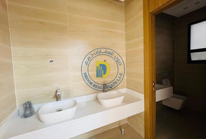 128853648 - Property Image 3