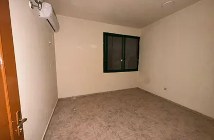 شقة - غرفة نوم - 1 حمام للايجار في بناء النباعة - النبعة - الشرق - الشارقة
