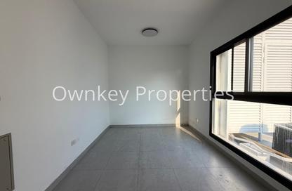 Apartment - Studio - 1 Bathroom for rent in Muna Karama Building - Al Karama - Dubai