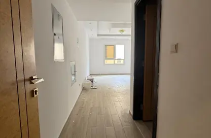 شقة - 2 غرف نوم - 2 حمامات للايجار في مجمع مويلح - تجارية مويلح - الشارقة شقة - 2 غرف نوم - 2 حمامات للايجار في مجمع مويلح - تجارية مويلح - الشارقة