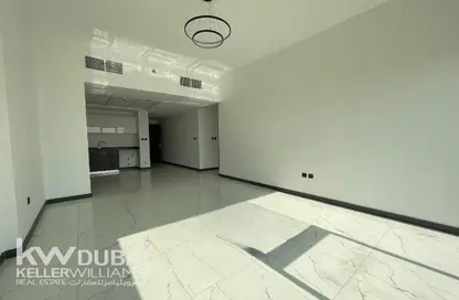 شقة - 2 غرف نوم - 2 حمامات للايجار في برج روكان B - برج روكان - روكان - دبي لاند - دبي