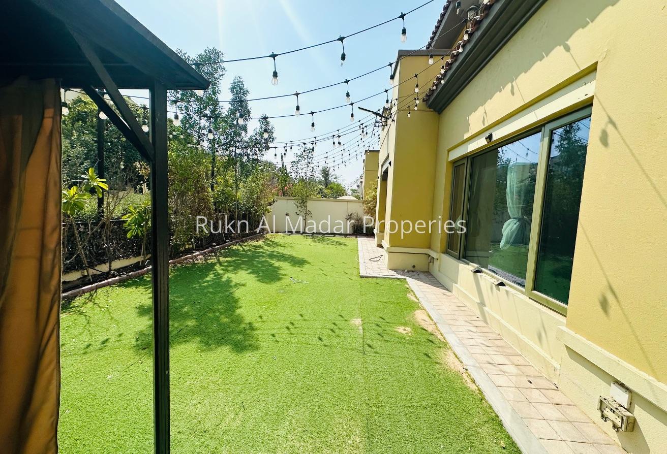 5 BR Villa With spacious Living And Garden photo 4