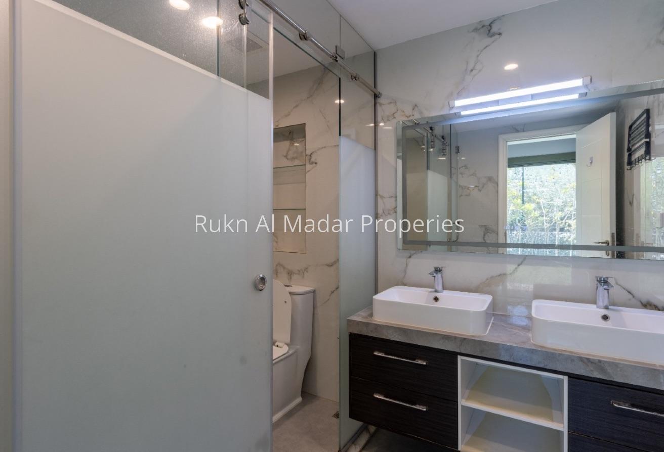5 BR Villa With spacious Living And Garden photo 13