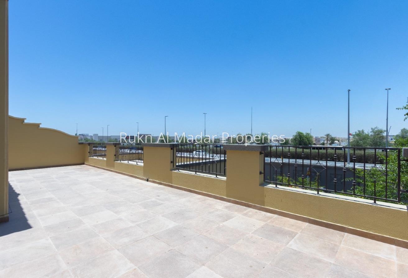 5 BR Villa With spacious Living And Garden photo 7